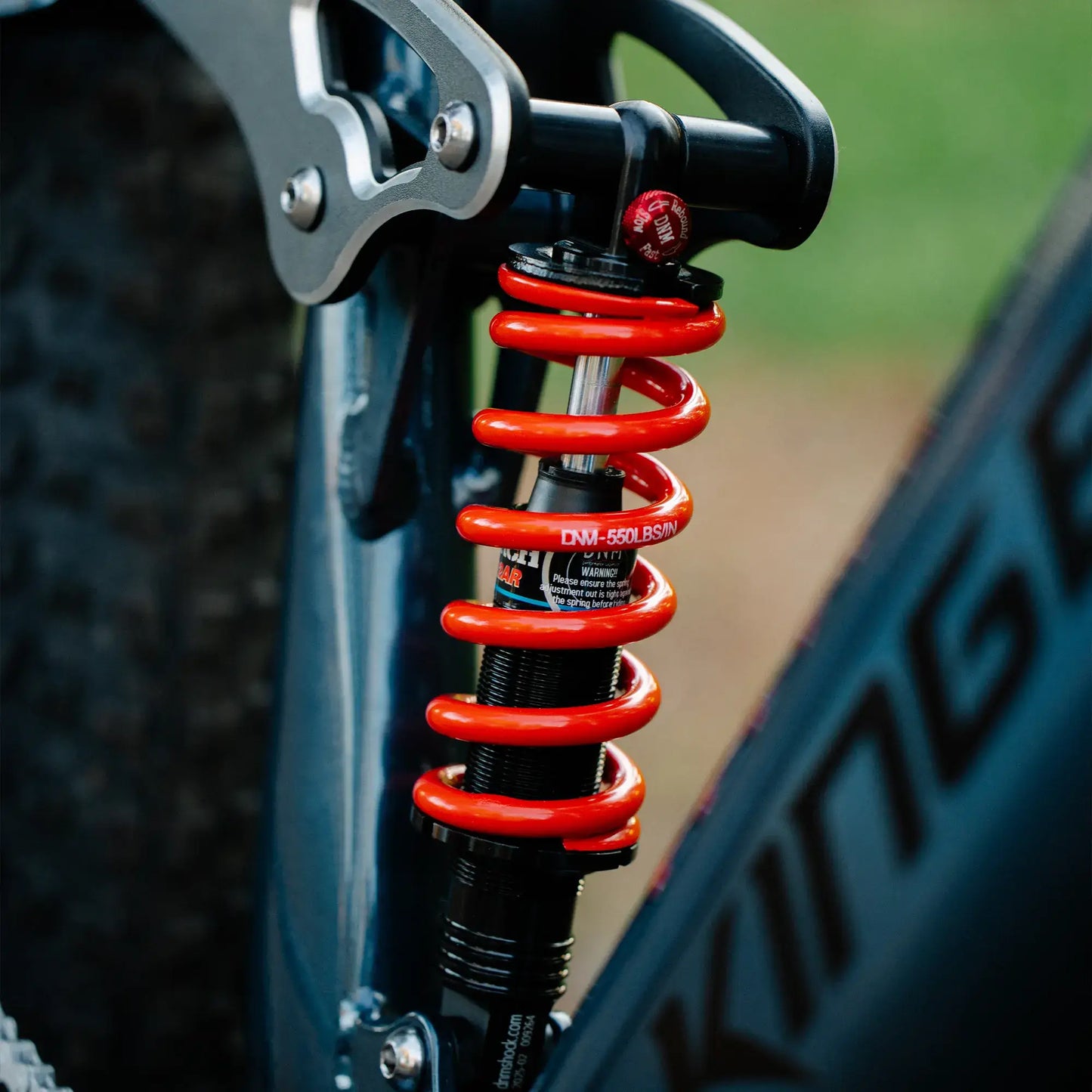 KINGBULL Ebike rover2.0's DNM rear shock absorber close-up